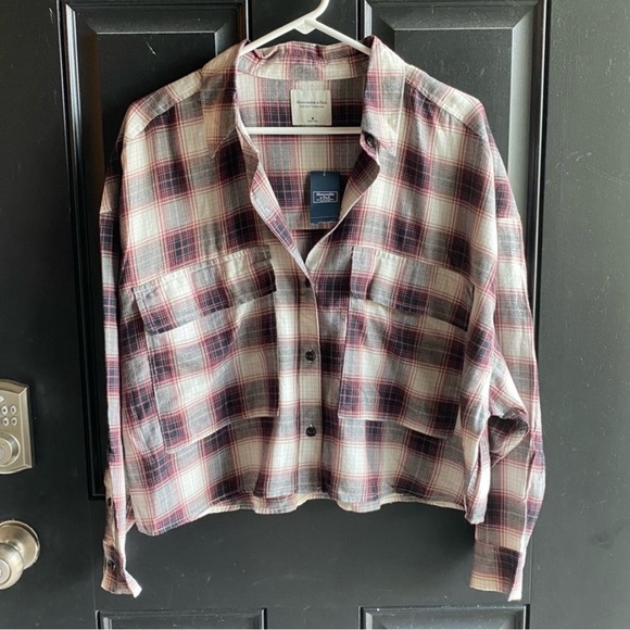 Abercrombie & Fitch Tops - NWT Abercrombie and Fitch 90s Cropped Flannel Size Medium